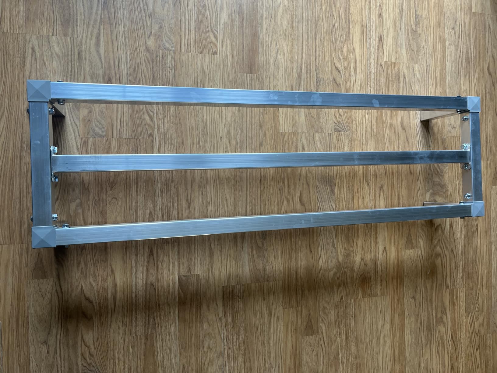 VEVOR Aluminum Dunnage Rack, 48” x 20” Commercial Food Floor Rack, 8” Off the Floor, 1000 lbs Capacity All-Welded Aluminum Storage, for Storage in Restaurants, Kitchens, Garages and Vehicles customer photo 2
