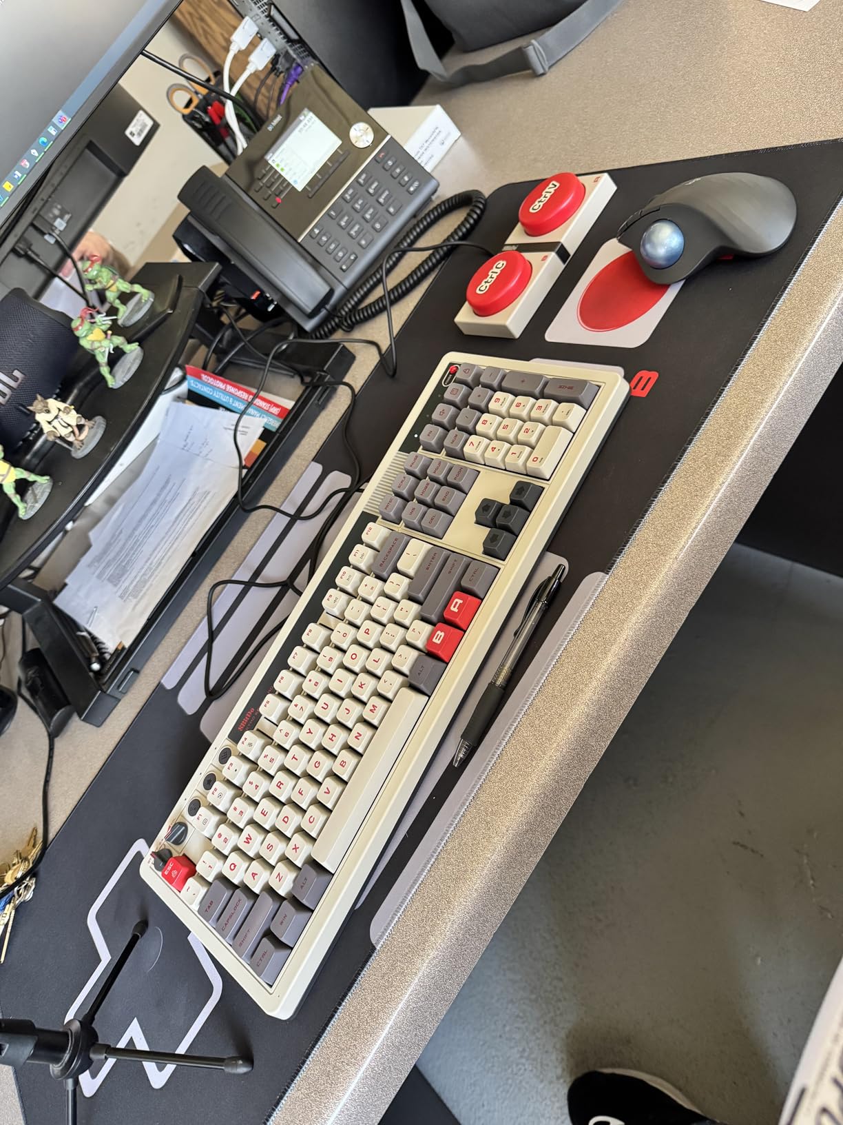 8BitDo Retro 108 Mechanical Keyboard with 108 Keys and Integrated Numpad, Bluetooth/2.4G/USB-C Hot Swappable Wireless Gaming Keyboard for Windows and Android - N Edition customer photo 1