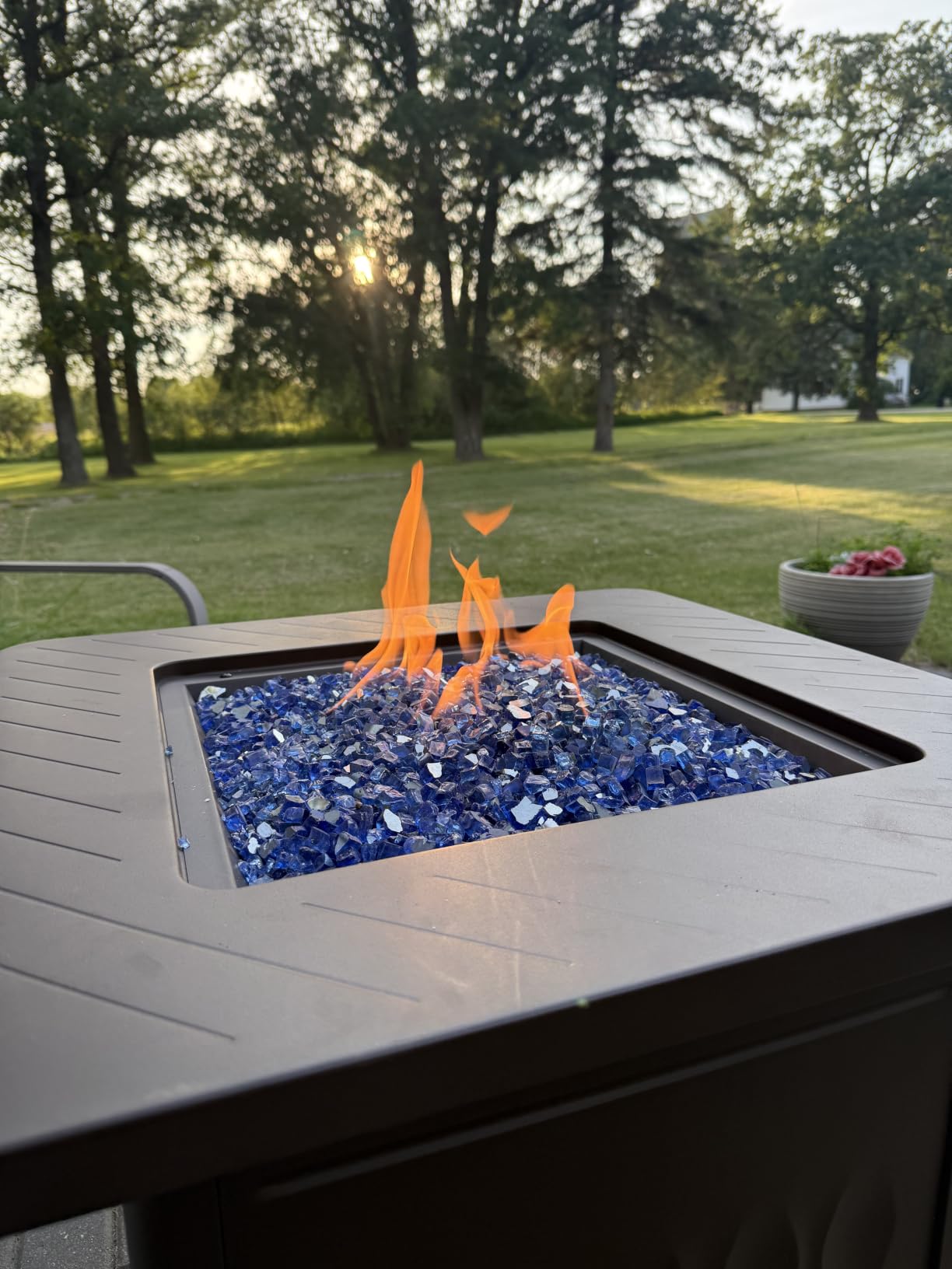 East Oak 28” Outdoor Propane Fire Pit Table | 52,000 BTU Gas Fire Pit for 2-4 People with Space-Saving Hock Lid, Mesh Pocket & Lava Rocks | CSA Certified Safe for Patio, Deck, Backyard, Brown customer photo 1