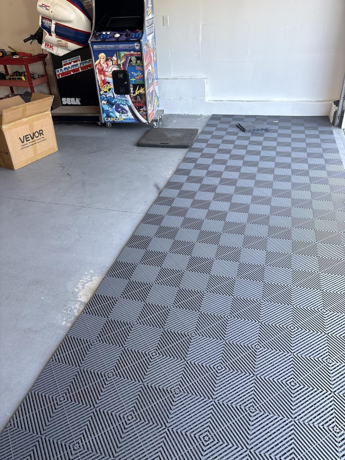 VEVOR Interlocking Drainage Mat, 12” x 12” Modular Interlocking Cushion, 40 Pcs Splicing Drainage Mats, Non-Slip PP Drainage Floor Tile and Shower Mat, for Garage, Garden, Kitchen & Outdoor, Gray customer photo 2