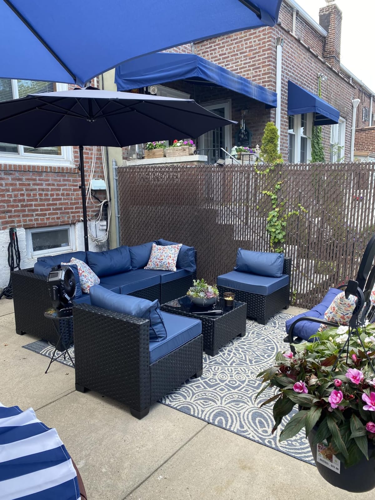 HOMSHADE 10ft Cantilever Patio Umbrella with Base Included, 30 MPH Wind-Resistant Offset Outdoor Hanging Umbrella with 45 Degree Infinite Tilt and Smooth Crank, 260gsm Solution-Dyed 8-Year Fade-Resistant Canopy for Backyard Pool Deck, Beige customer photo 2