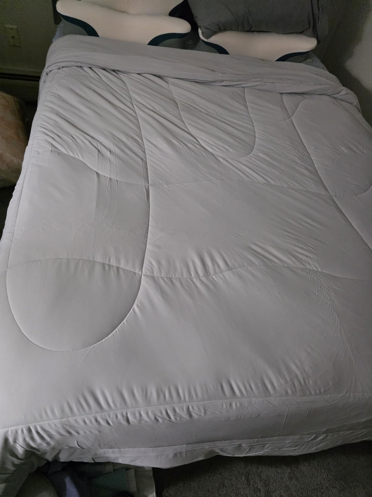 Bedsure Cooling Comforter Oversize King - Cooling Blankets for Hot Sleepers, Lightweight Comforter for Summer with Dual-Sided Cool Tech, Soft Breathable Cold Blanket for Sleeping, Grey, 116x98 Inches customer photo 1