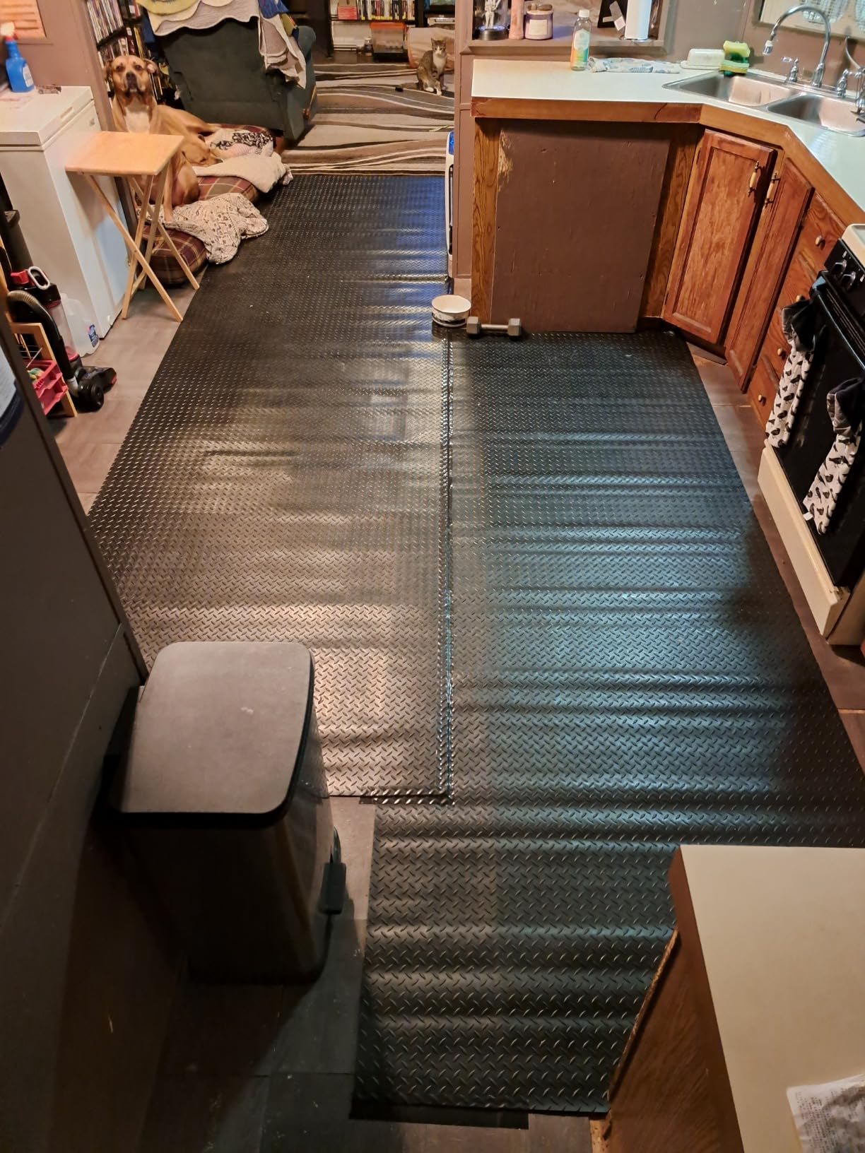 VEVOR Rubber Flooring Roll, 3 mm x 4 FT x 15 FT Diamond Plate Mat, Black customer photo 2
