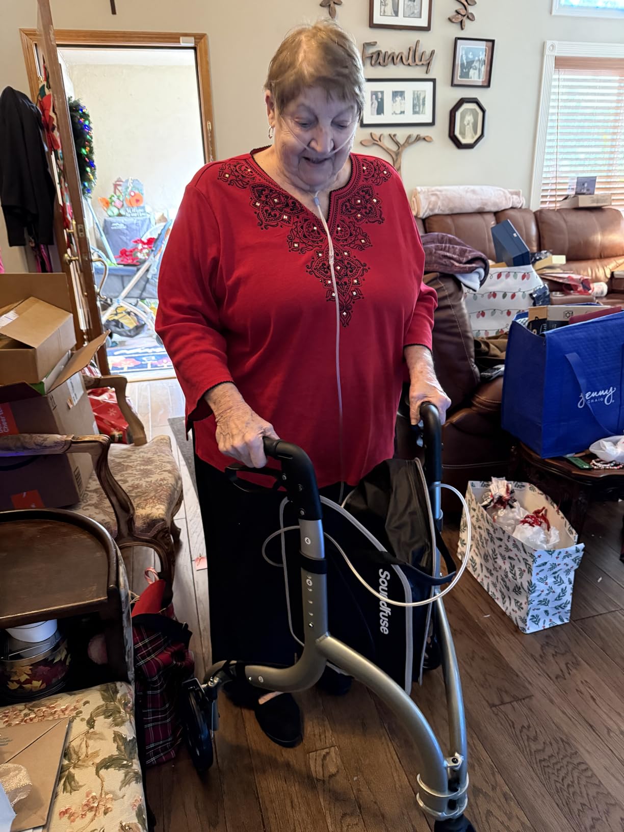 soundfuse Lightweight 3 Wheel Walkers for Seniors, Foldable Aluminum Frame customer photo 2