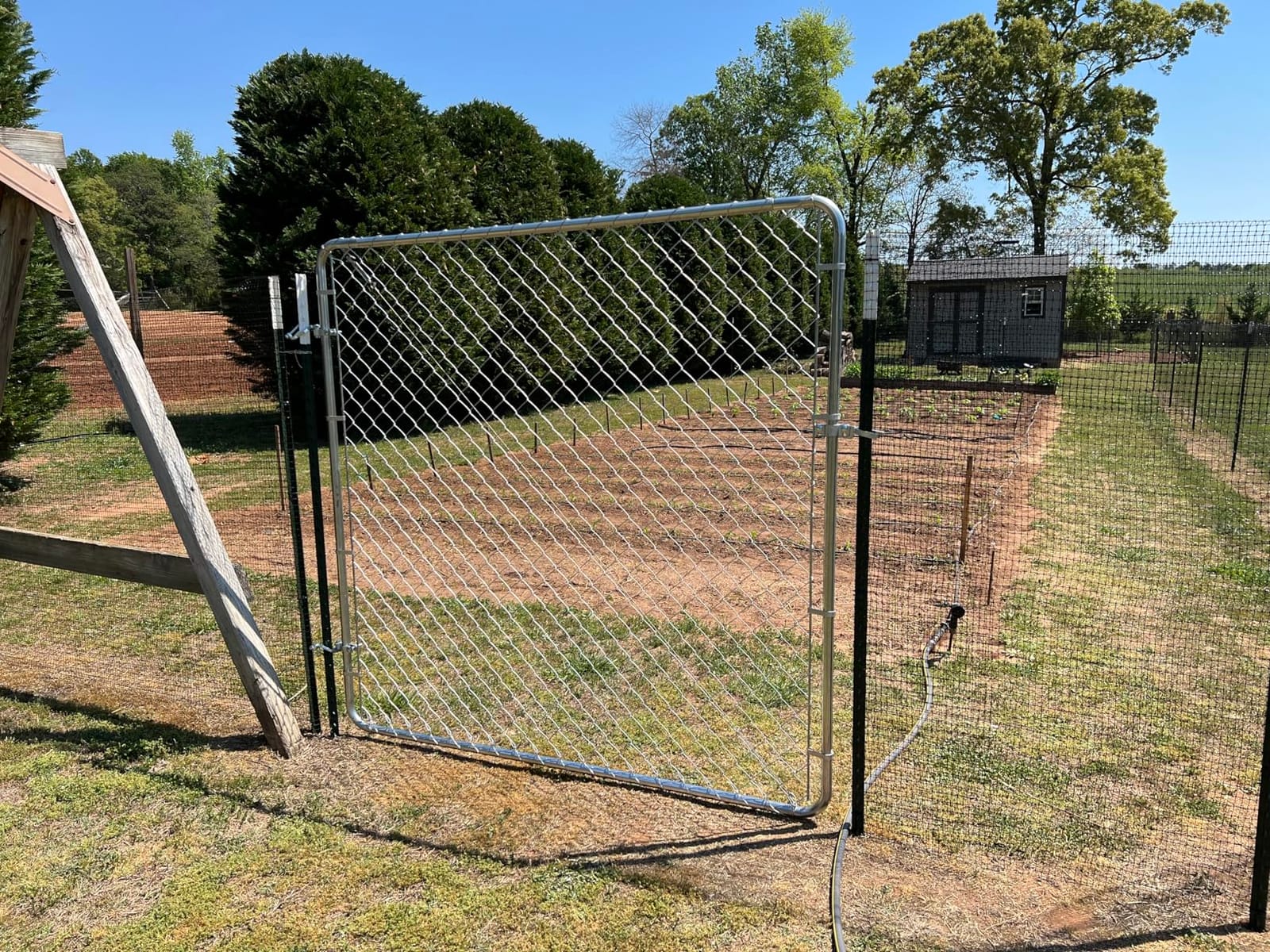 VEVOR Chain Link Fence Gate, 72 x 48 in, Adjustable Chain Link Fence Panel, Fit 2.2-6 ft (W) x 6 ft (H) Garden Fence Gate Opening, Rust-Resistant Galvanized Fencing Gate for Farm, Posts Not Included customer photo 2