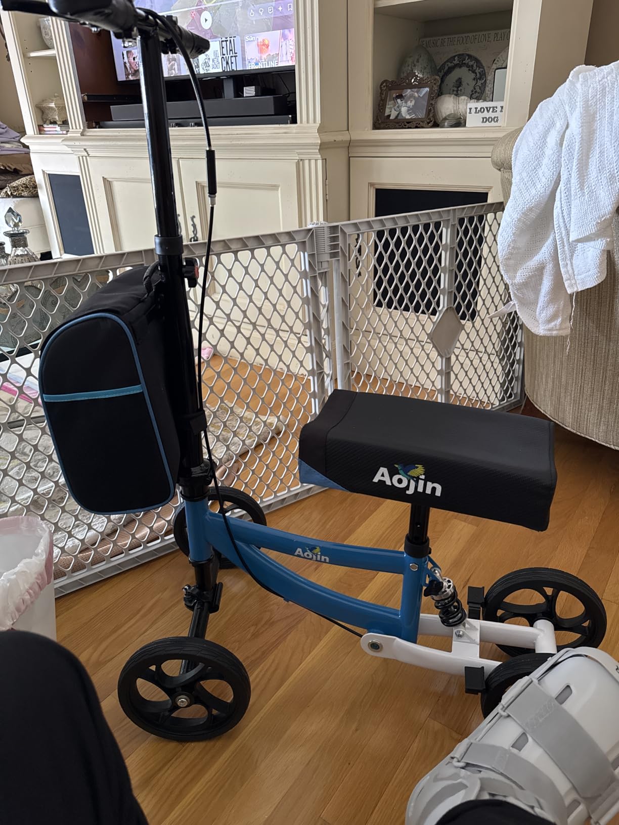 Aojin Knee Scooter for Adults for Foot Injuries, Storage Bag, 8'' Wheels customer photo 1