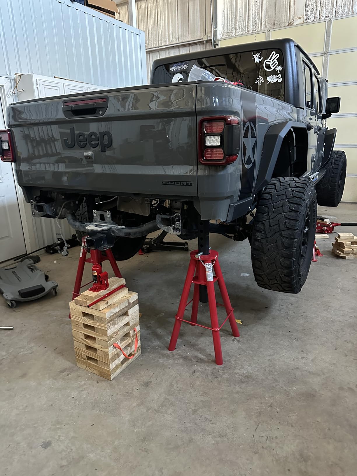 Maxority 10 Ton (20,000 lbs) Capacity Heavy-Duty Medium Profile Pin Type Adjustable Jack Stand for Trucks & Equipment, 1 Pair customer photo 1