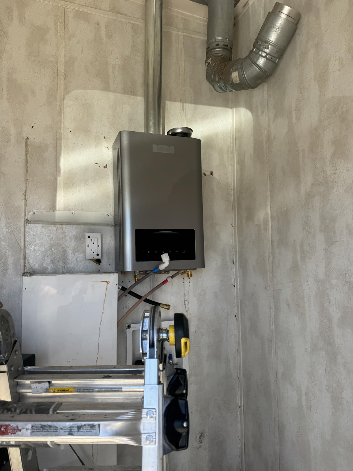 APUS Propane Tankless Water Heater, 190,000 BTU, 8.1 GPM, Outdoor | Continuous Hot Water for 5-6 outlets, Wi-Fi and Remote control, 95-149°F, Anti-freeze, High Efficiency On Demand, Save Space customer photo 1
