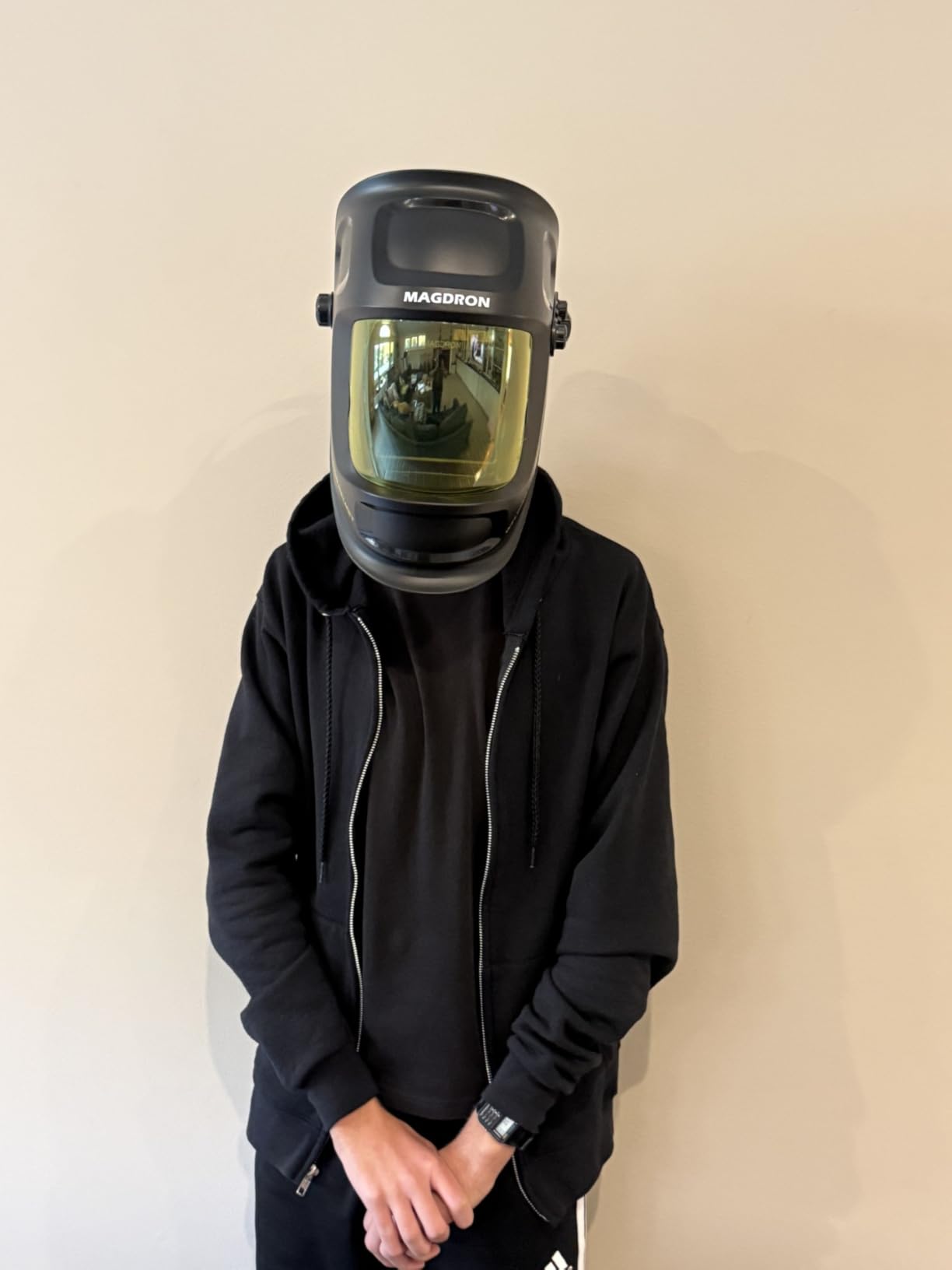 Auto Darkening Welding Helmet Large View 3.94