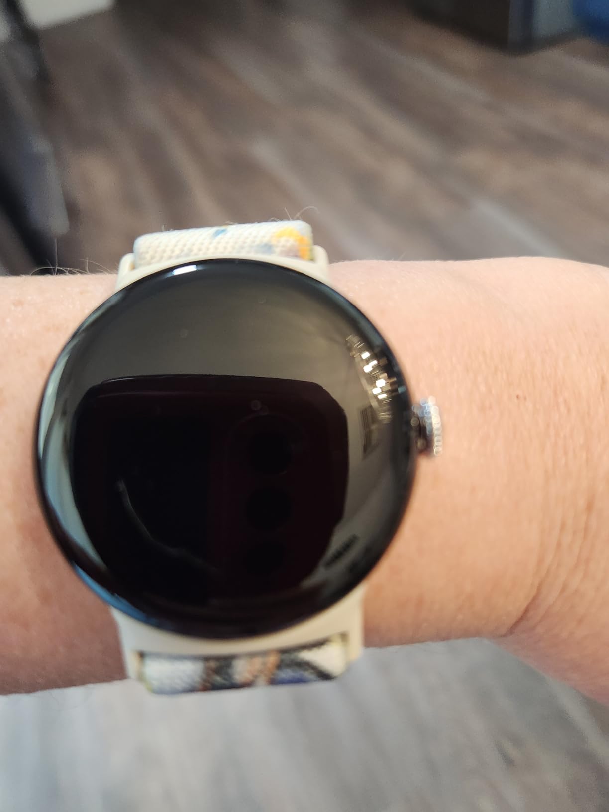 Google Pixel Watch 4 (45mm) - Smartwatch - Moonstone Active Band - Wi-Fi customer photo 1