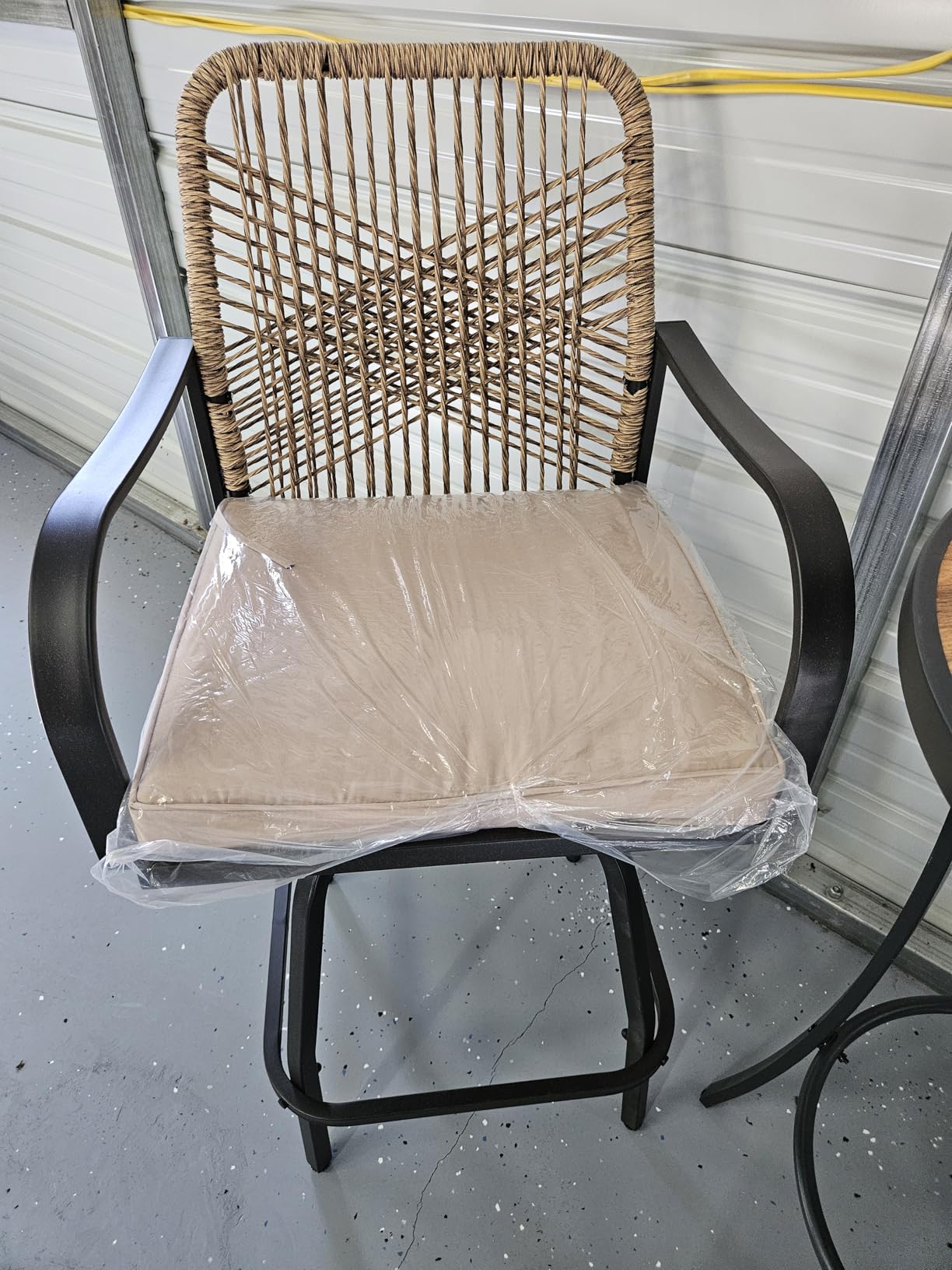 Swivel Outdoor Bar Stools Set of 2, Wicker Patio Chair 28”, Beige customer photo 2