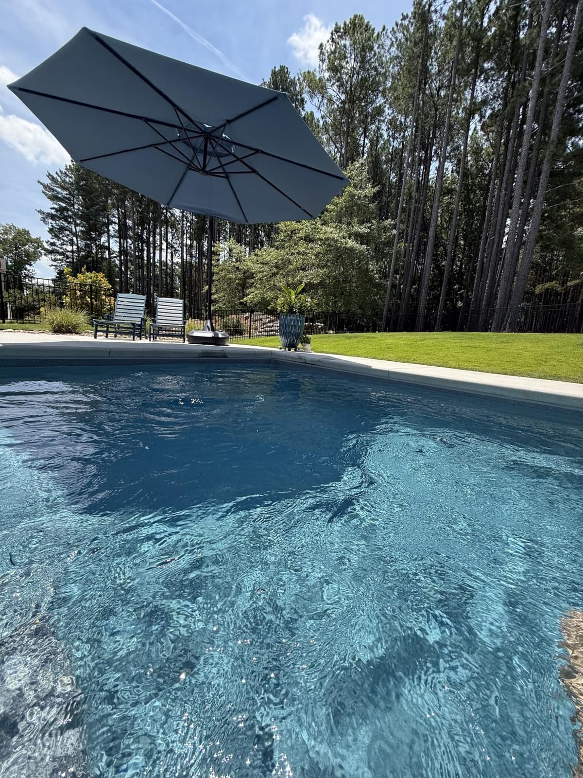 Grand patio 12FT Cantilever Round Umbrella with Base & Cover, Navy Blue customer photo 2