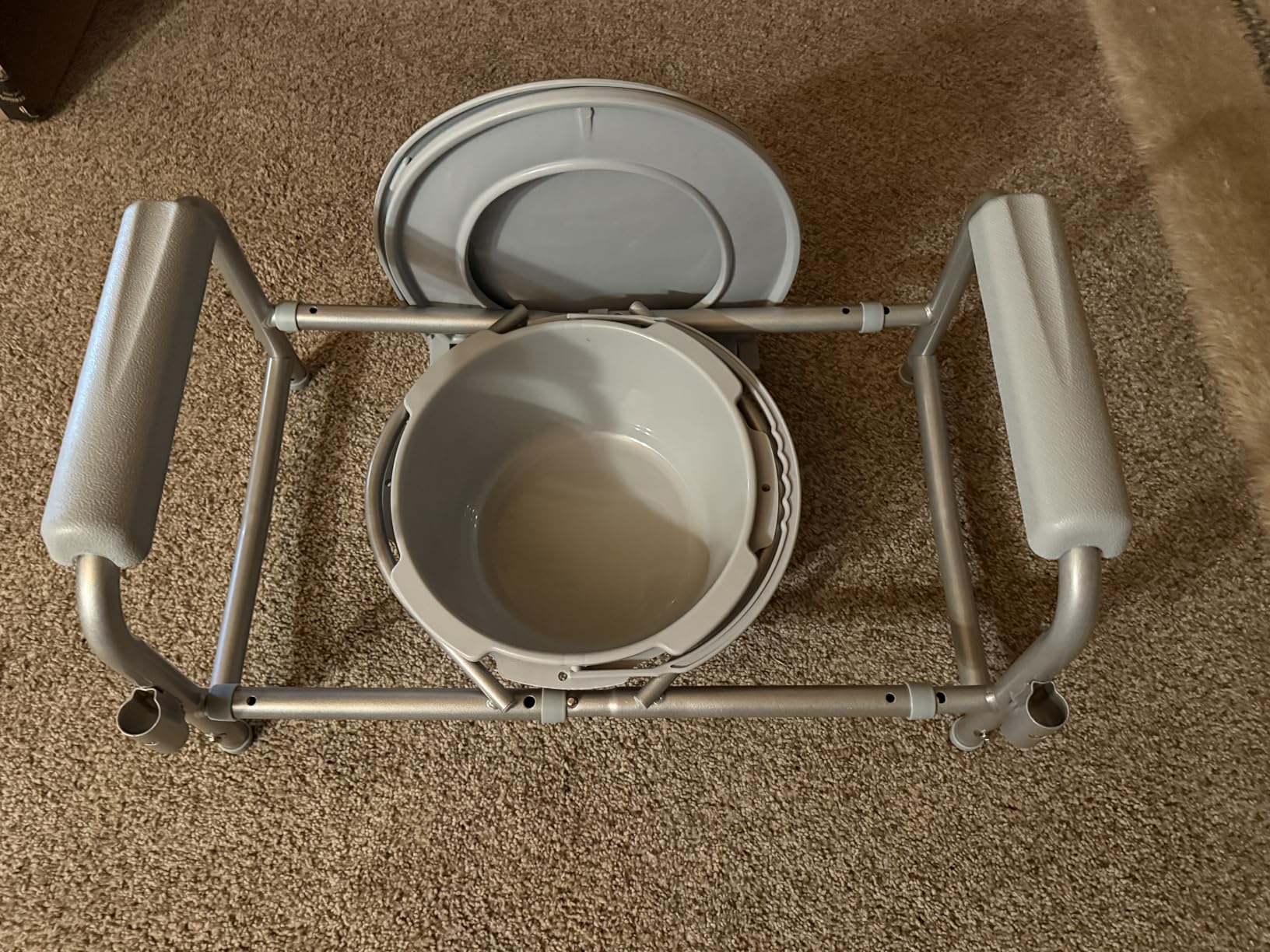 soundfuse 3 in 1 Bedside Commode Toilet for Seniors, Sturdy Dual-Crossbar customer photo 2