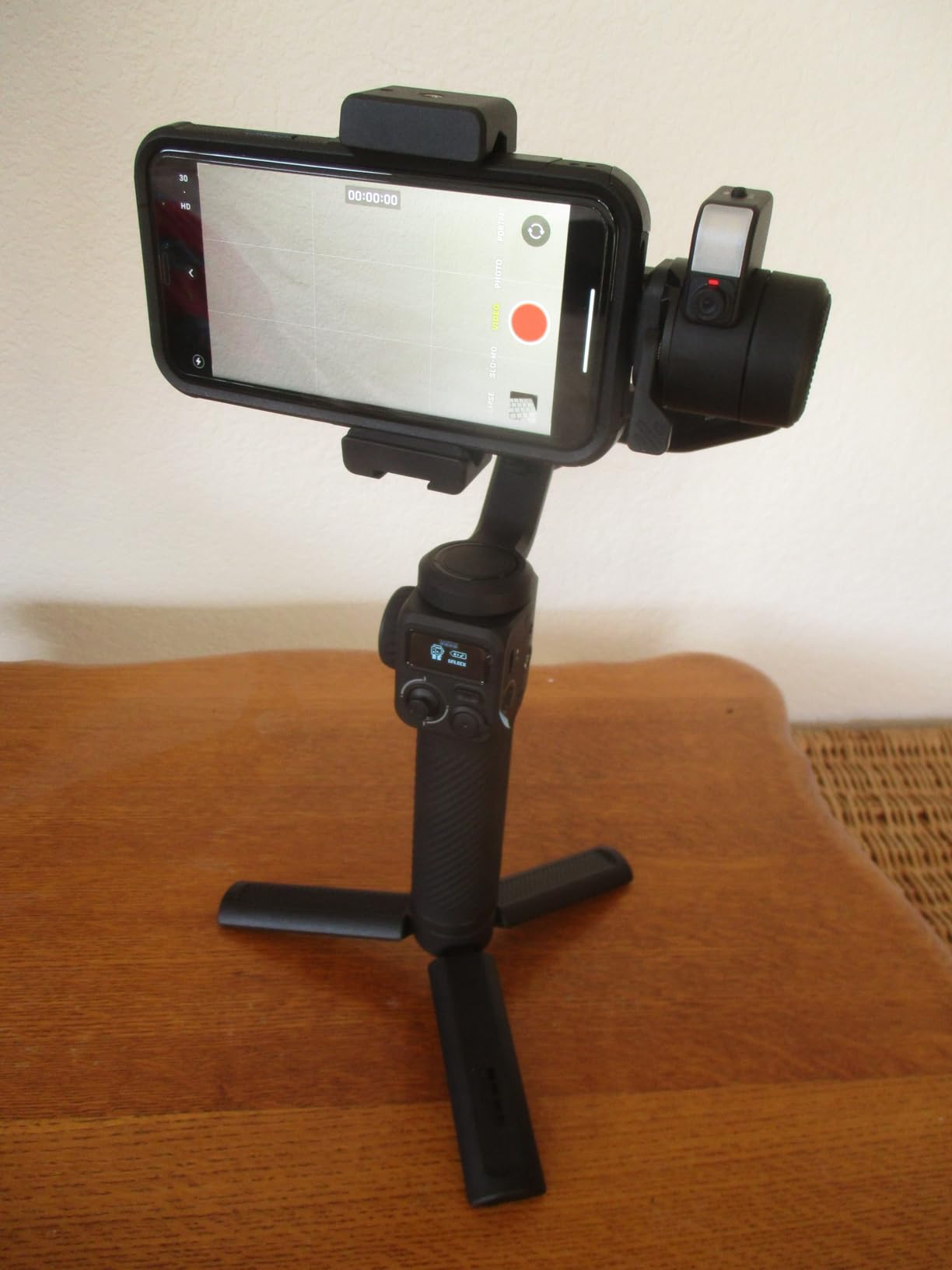GoPro Fluid Pro AI 3-Axis Gimbal Stabilizer for GoPro Cameras and Smartphones, Subject Tracking, Lighting, Wireless Camera Control, Portable, Vlogging, 360° Rotation, Device Charging customer photo 1