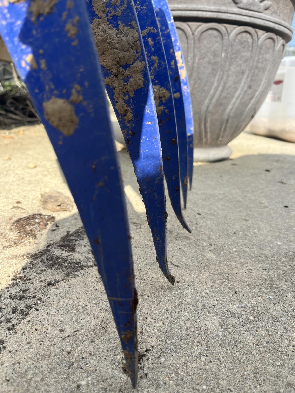 56'' Heavy Duty Broadfork for All the Soils, Detachable Design Pitchfork, 5 Sharp and Cambered 11'' Tines Bord Fork Garden Tool, Ergonomic Handles, Good Package, Easy Assembly, Blue. customer photo 2