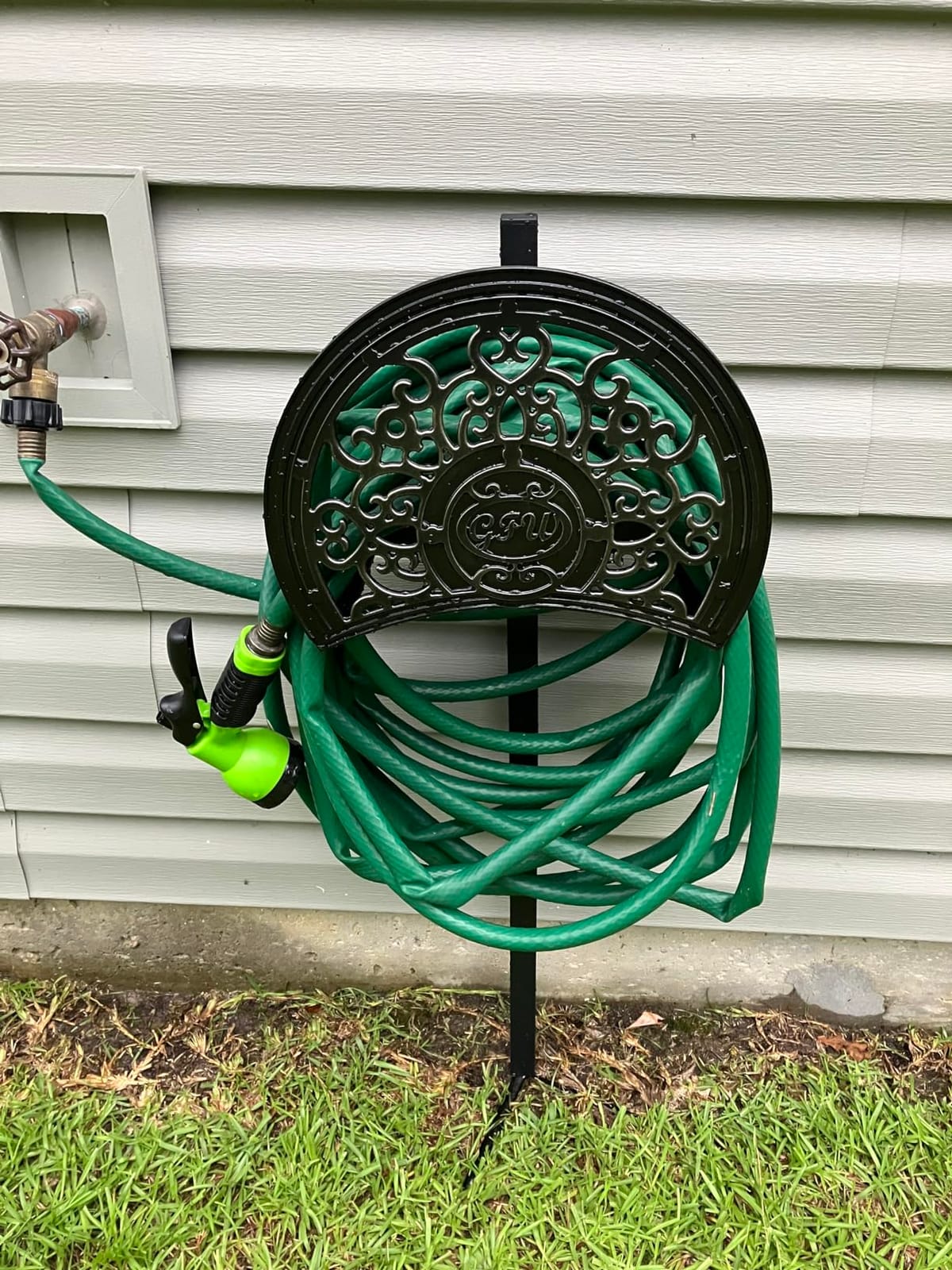 GOFORWILD Wall Mount Garden Hose Reel, Holds 200-Feet of 5/8-Inch Hose customer photo 2