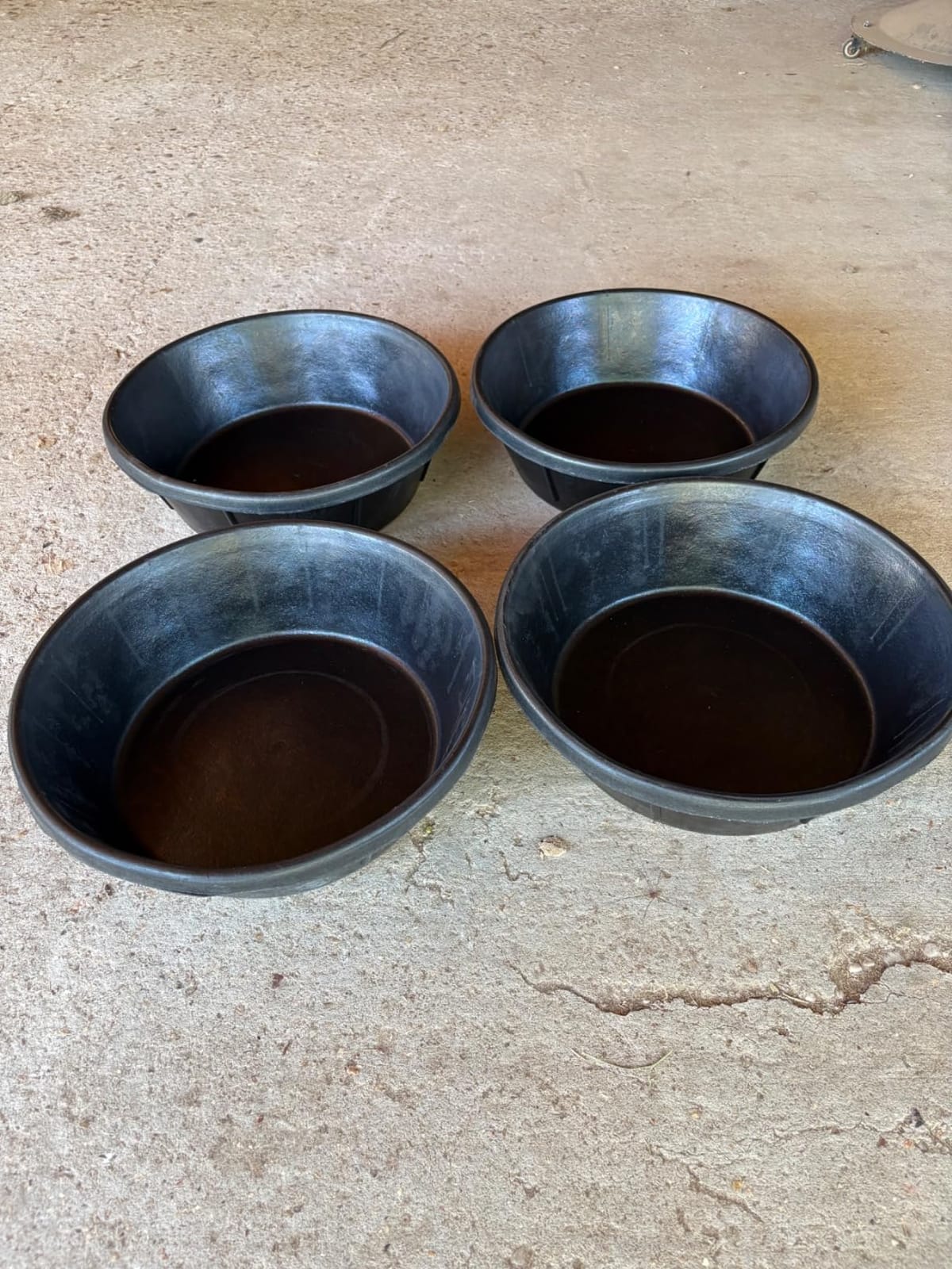4 Pack Rubber Feed Pan, Rubber Water Trough, 2 and 1 Gallon Bowl customer photo 2