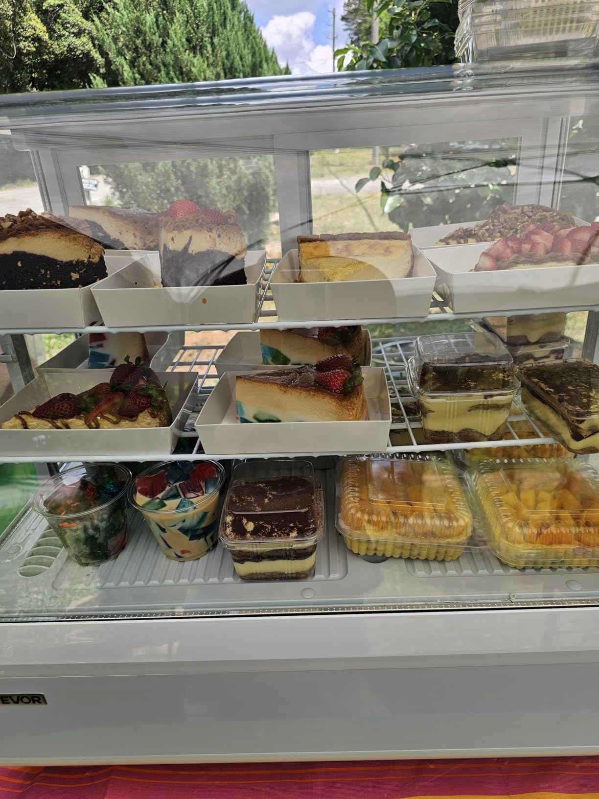 VEVOR Refrigerated Display Case, 17.6 Cu.Ft./550L Large Pastry Display Case, 2-Tier Commercial Cake Refrigerator with LED Lighting, TURBO Cooling, Frost-Free Air-Cooling, for Bakery, Dessert Shop customer photo 1