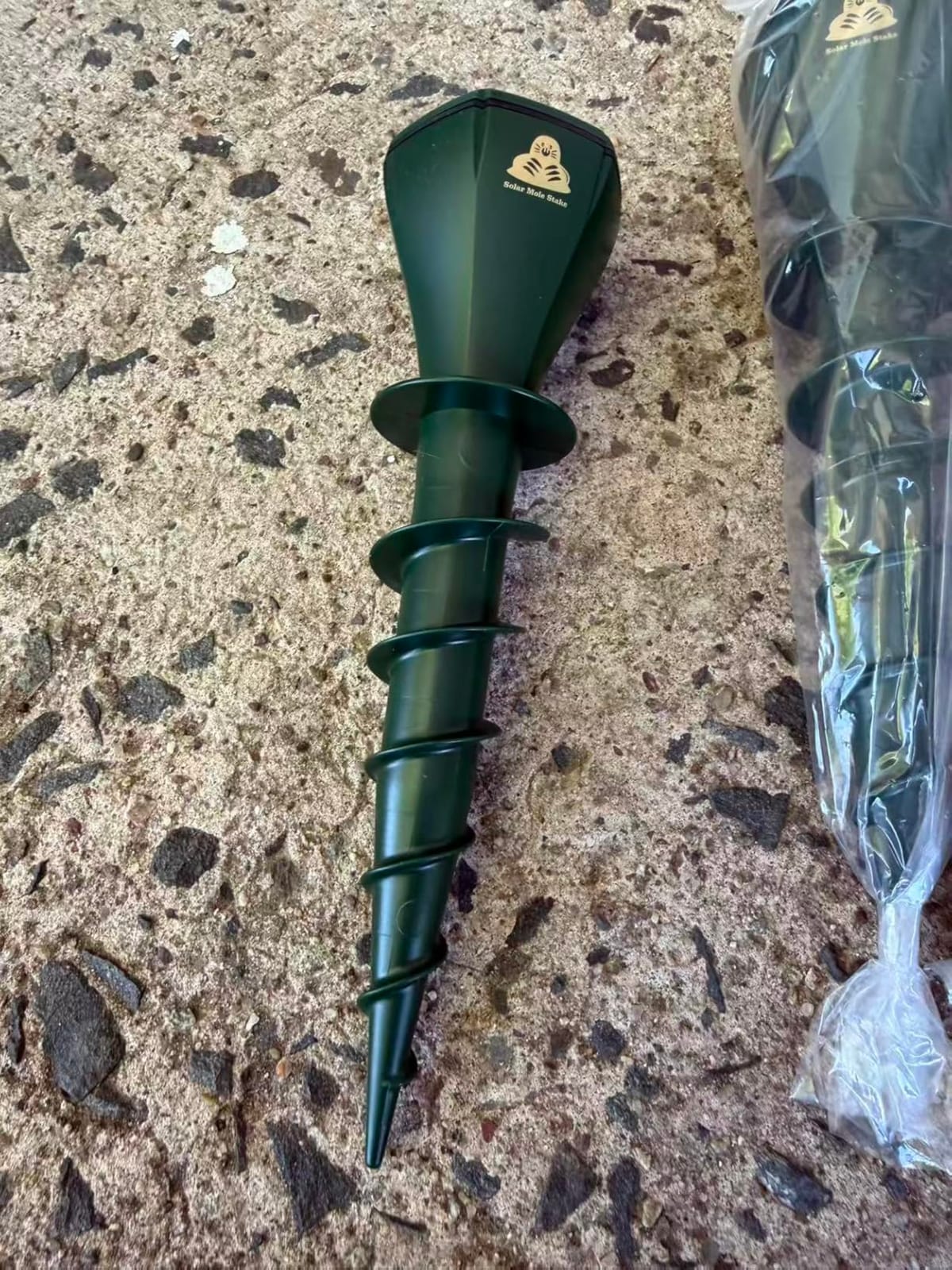 Solar Powered Mole Repeller Gopher Deterrent Outdoor Groundhog Repellent Ultrasonic Snake Armadillo Repeller Waterproof Effective for Yard Lawn Garden (8, Olive) customer photo 1