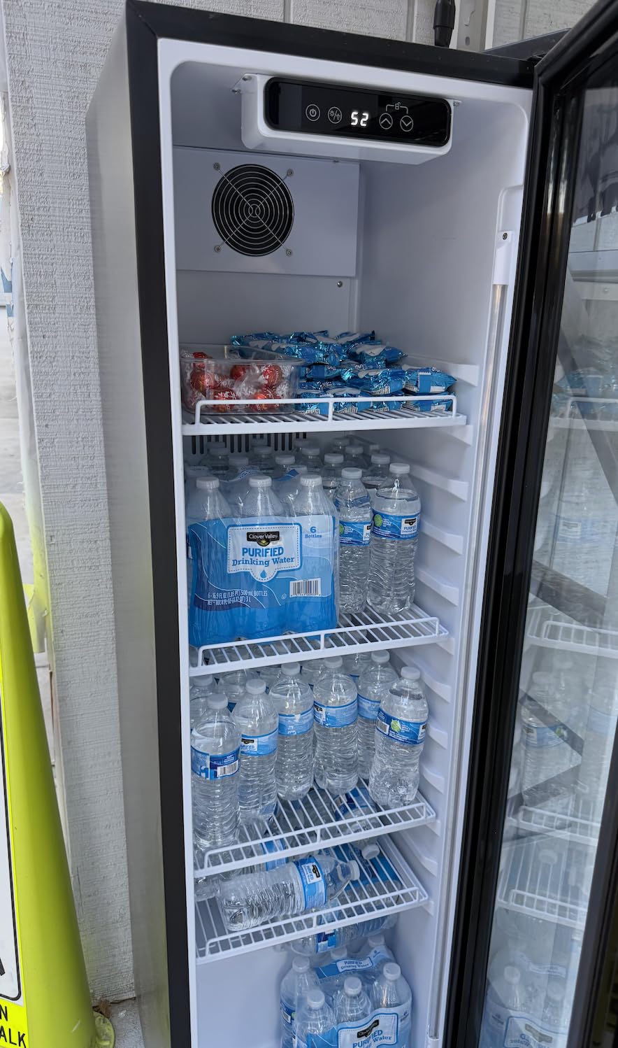 VEVOR Commercial Merchandiser Refrigerator, 6.1 Cu.Ft / 173 L Glass Door Display Refrigerator, Upright Beverage Cooler with Customizable Lightbox, 3 Adjustable Shelves & Soft LED Light for Homes Shops customer photo 2