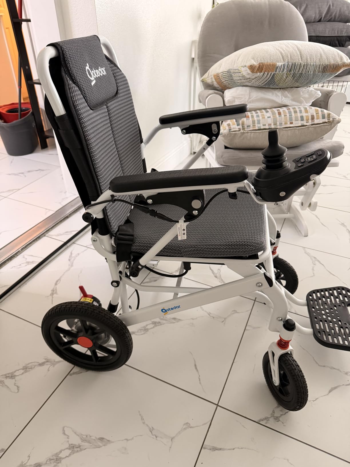 Aotedor Electric Wheelchair for Adults,39 lbs Lightweight Foldable Power Wheelchair, Airline Approved,11 Miles Travel Range, 400W Brushless Motor, Portable Mobility Chair for Seniors customer photo 1