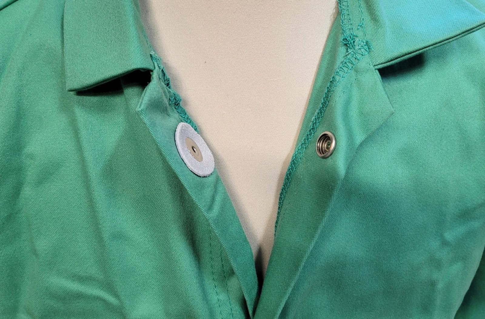 MAGID SparkGuard Flame Resistant Green Welding Jacket | 1 Jacket | 9 oz. Lightweight 100% Cotton Sateen | ASTM D6413 | Men’s | 1830 | Breathable Spark & Heat Protection PPE | PVC-Free customer photo 1