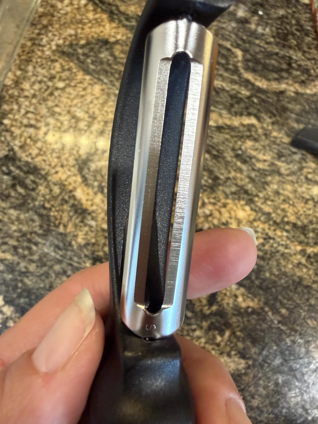 Spring Chef Original Swivel Vegetable Peeler with Soft Grip Handle, Black customer photo 1