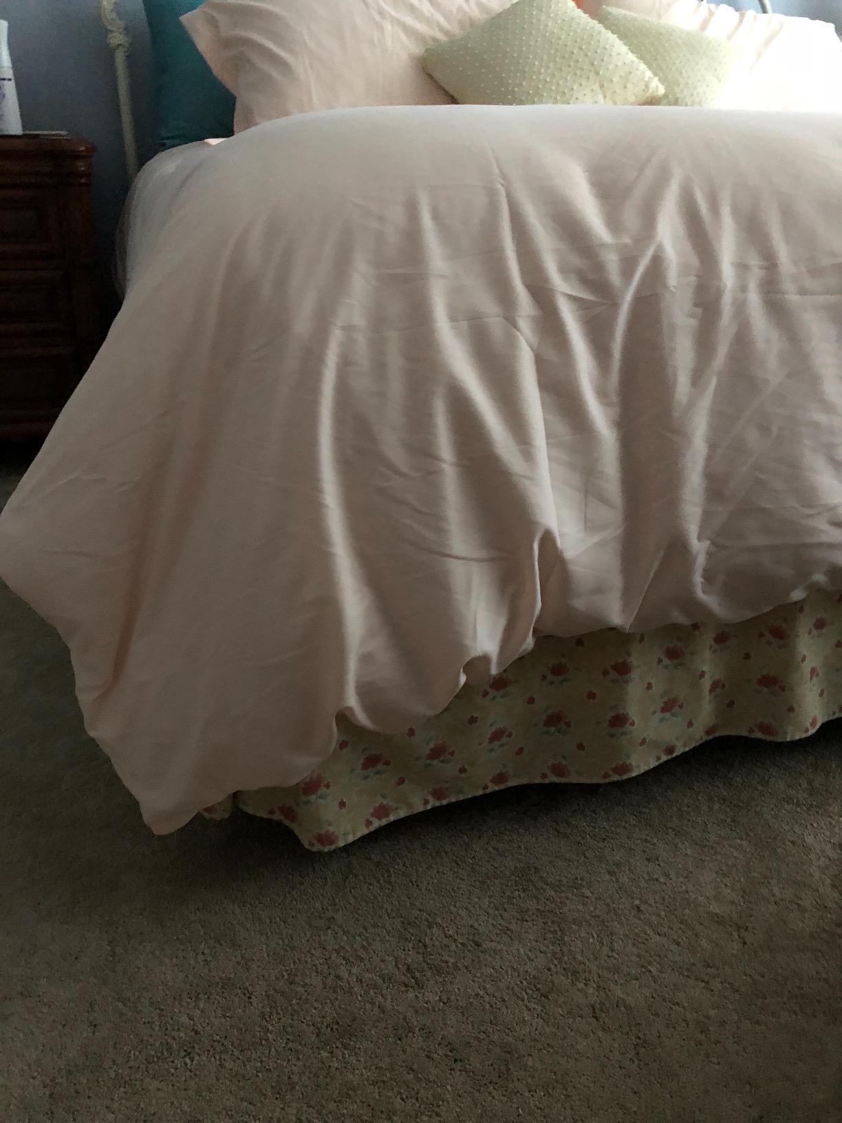 Chezmoi Collection Medium Warmth White Down Alternative Comforter w/Space Saver Storage Bag Duvet Insert, Corner Tabs, Hypoallergenic, Allergy Free, Oversized Queen Size customer photo 1