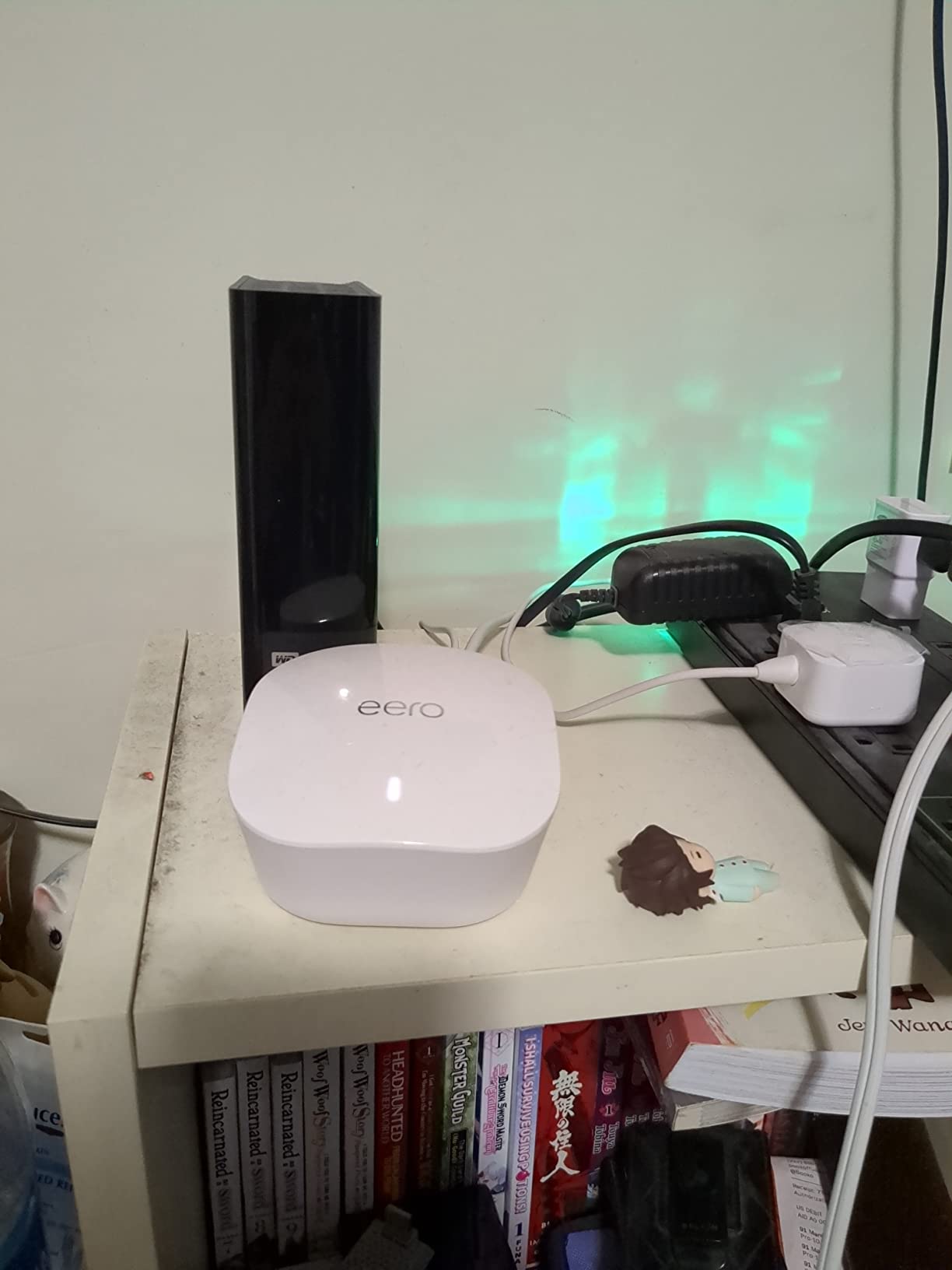 Like-New Amazon eero mesh wifi router - Supports internet plans up to 550 Mbps, Coverage up to 1,500 sq. ft., 1-pack customer photo 1