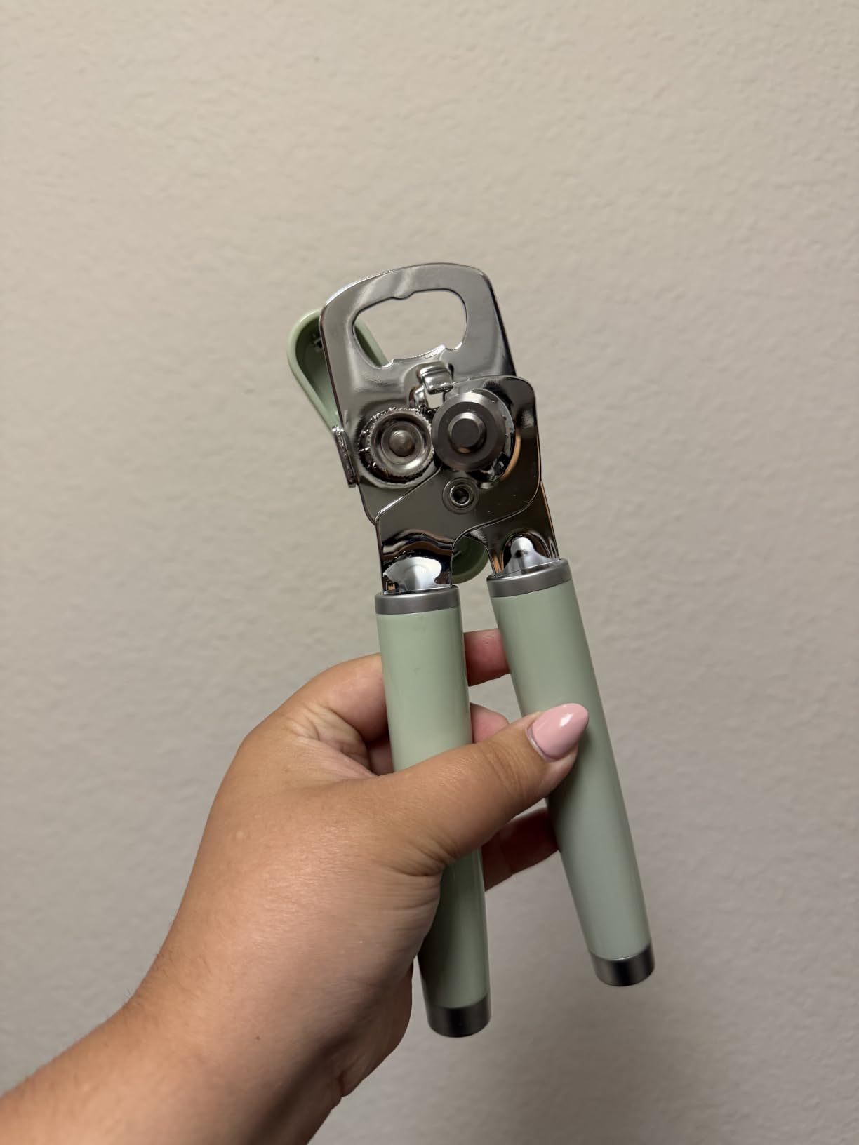 KitchenAid Classic Multifunction Can Opener and Bottle Opener Easy to Use, Razor Sharp Stainless Steel Cutting Wheel, Soft Ergonomic Handles, Black customer photo 1
