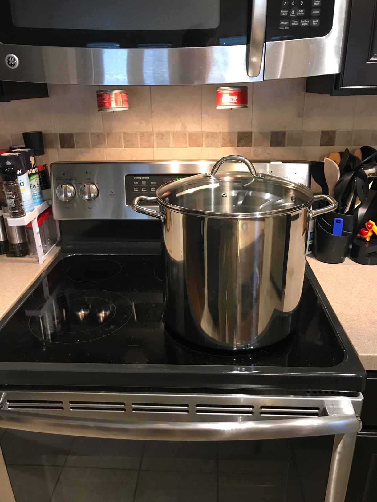 HOMICHEF LARGE STOCK POT 24 Quart With Lid - Nickel Free Stainless Steel Cookware Stockpot 24 Quart - Healthy Cookware Polished Stockpots - Heavy Duty Induction Pot Soup Pot With Lid customer photo 2