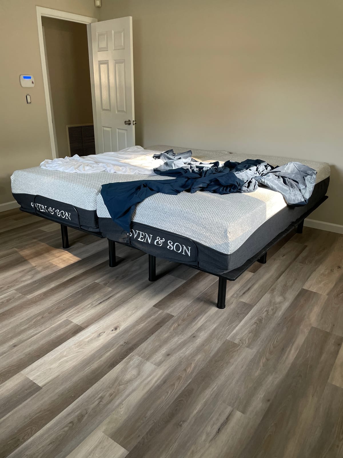 Sven & Son Essential Adjustable Bed Base (Frame) + 14 inch Hybrid Spring Matt (Medium Soft), Easy Assembly, Head and Foot Lift, Memory Positions, Zero Gravity, Wireless Remote - Split King customer photo 2