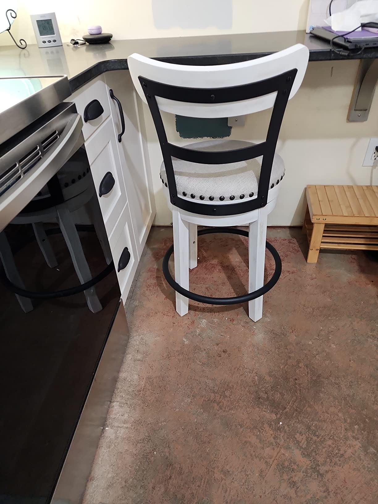 Signature Design by Ashley 1-Piece Swivel Counter Height Bar Stool, Gray customer photo 2
