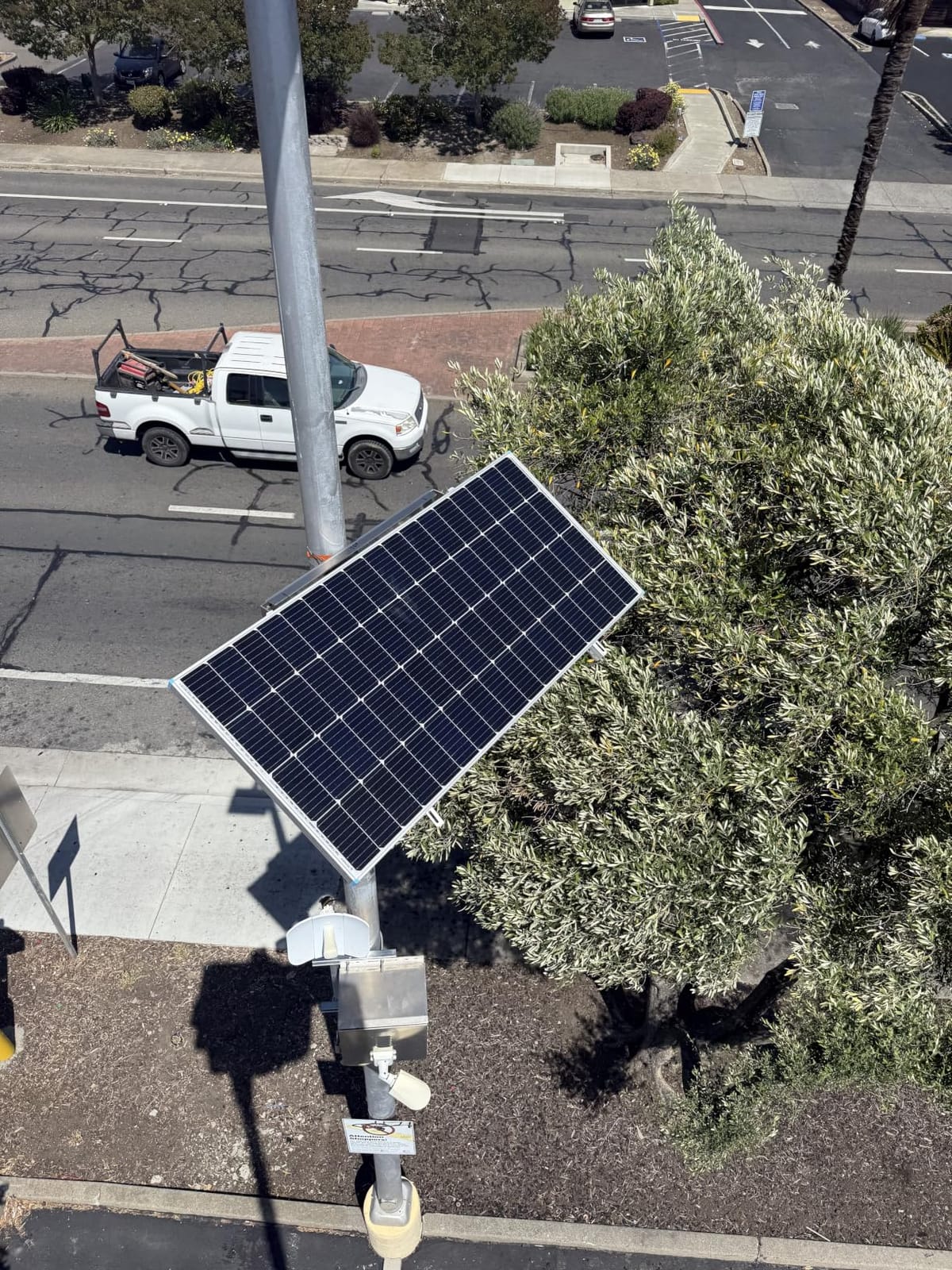 ExpertPower 100W 12V Solar Power Kit with Battery : 100W 12V Solar Panel + 10A Charge Controller + 21Ah Gel Battery customer photo 1