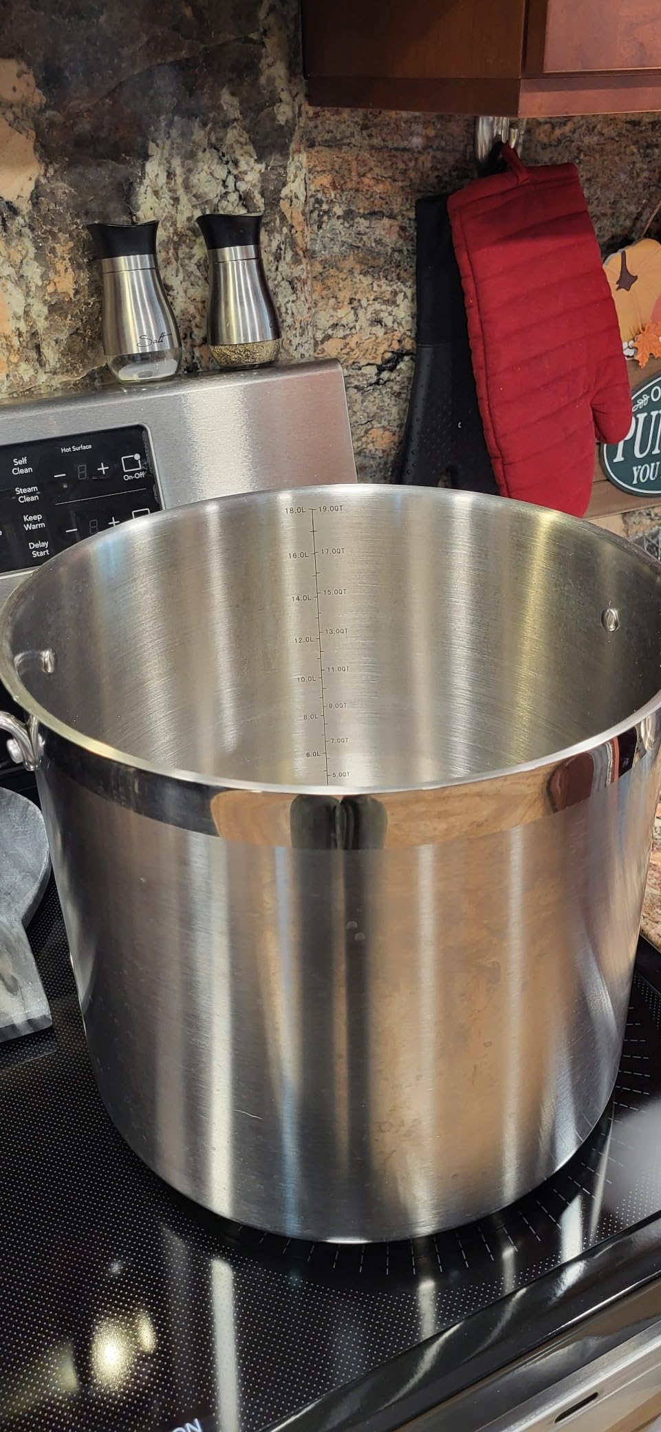 NutriChef Stainless Steel Cookware Stock Pot - 24 Quart, Heavy Duty Induction Soup Pot With Lid, Induction, Ceramic, Glass and Halogen Cooktops Compatible - NCSPT24Q customer photo 1