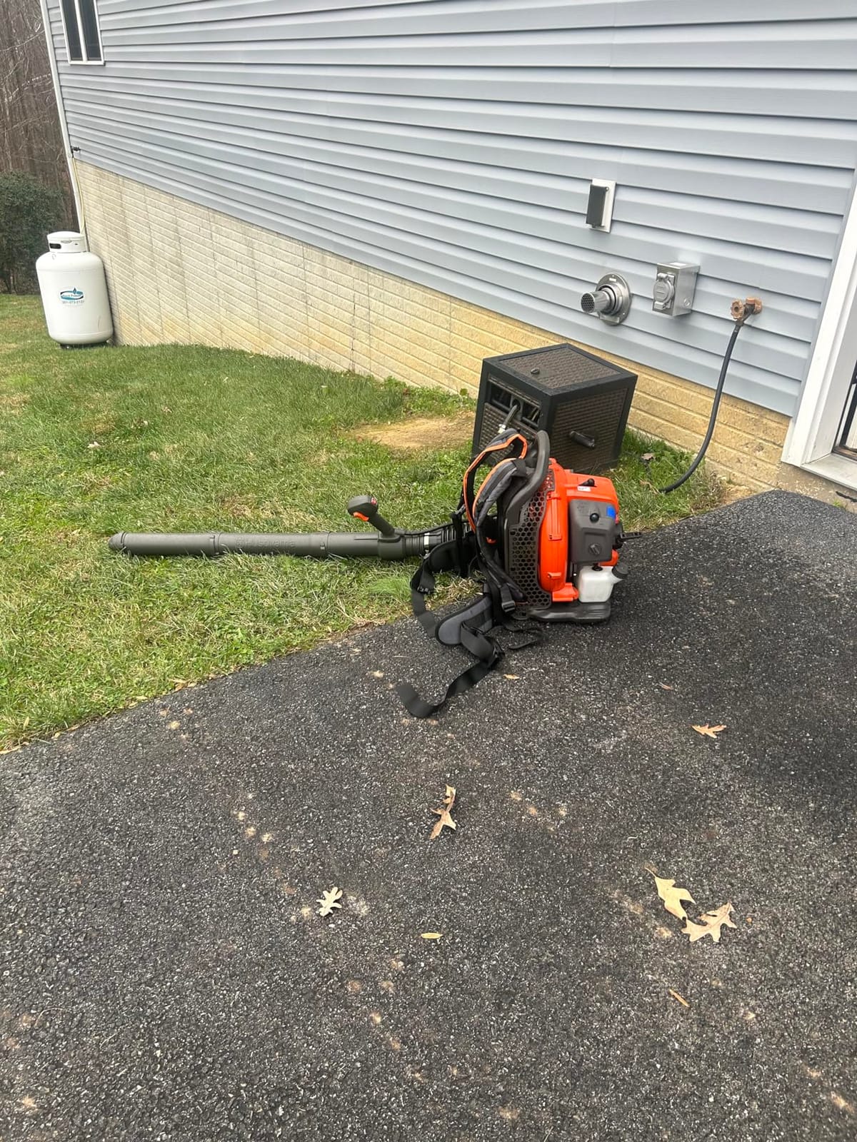 Husqvarna 150BT Gas Backpack Leaf Blower, 51-cc 2.16-HP 2-Cycle customer photo 2
