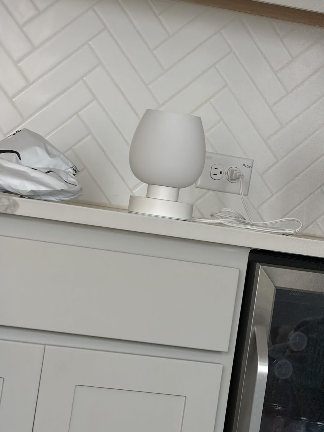 ONEWISH Small Bedside Lamp for Bedroom, 3-Way Dimmable Touch Control, 600 Lumen Bright Opal Glass Shade, 7.5 Inch Ultra Compact Nightstand Lamp, Warm White 2700K LED Bulb Included, Modern Design customer photo 2