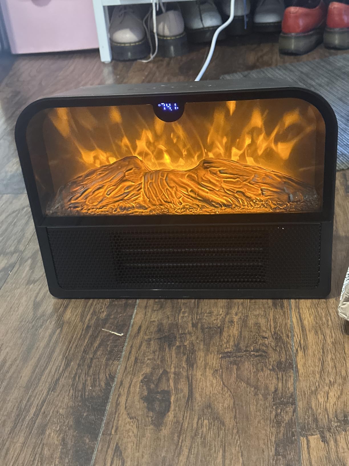 Electric Fireplace Heater, Ultra-Thin Electric Fireplace Stove with Realistic Flame & Solid Wood Stand, 17