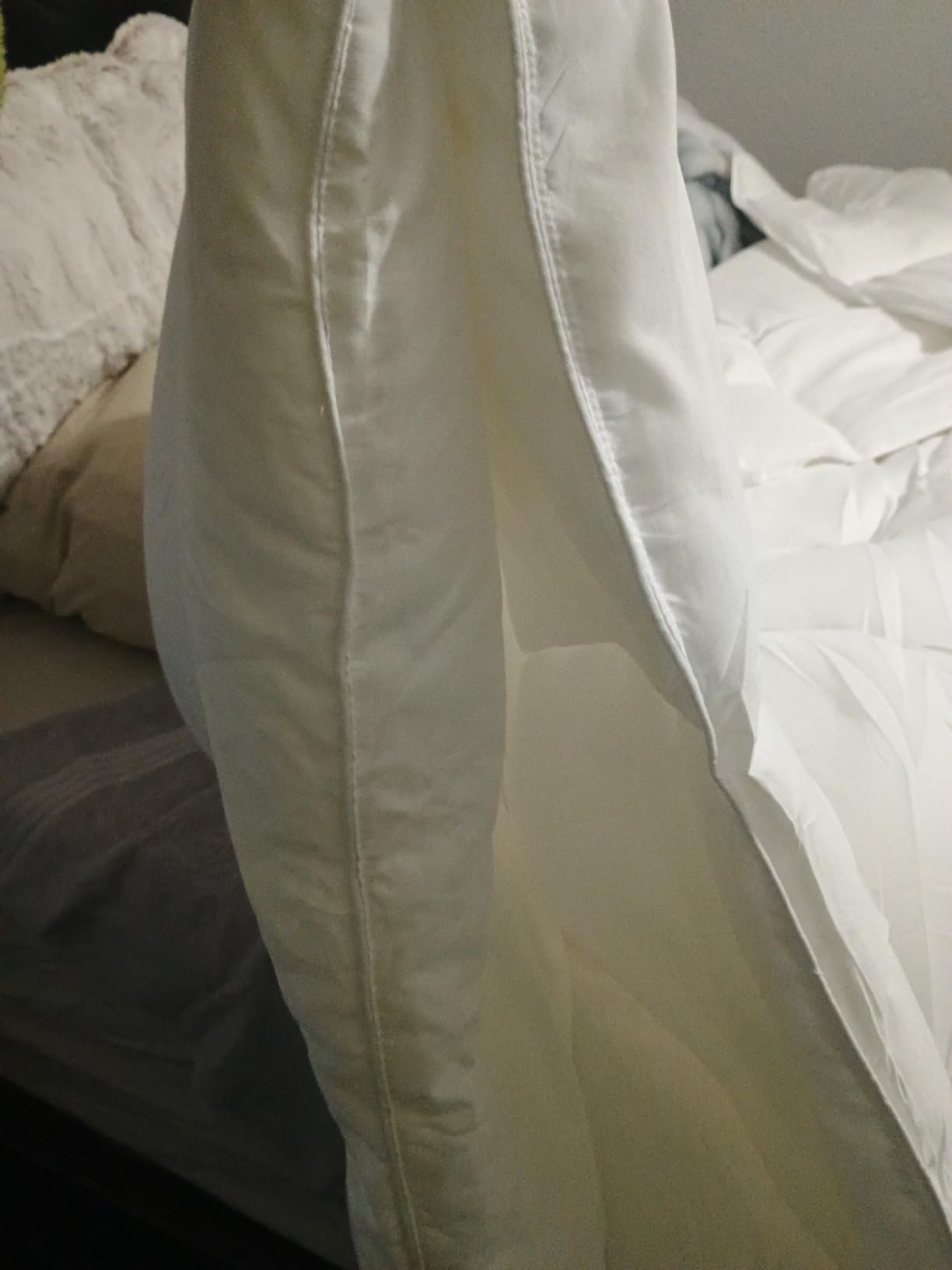 Lavish Comforts® Grey Comforter Queen – Fluffy Down Alternative Duvet Insert, Light Grey Comforter, All-Season Bedding, Hypoallergenic, Machine Washable, Queen Duvet Insert with Corner Loops customer photo 1