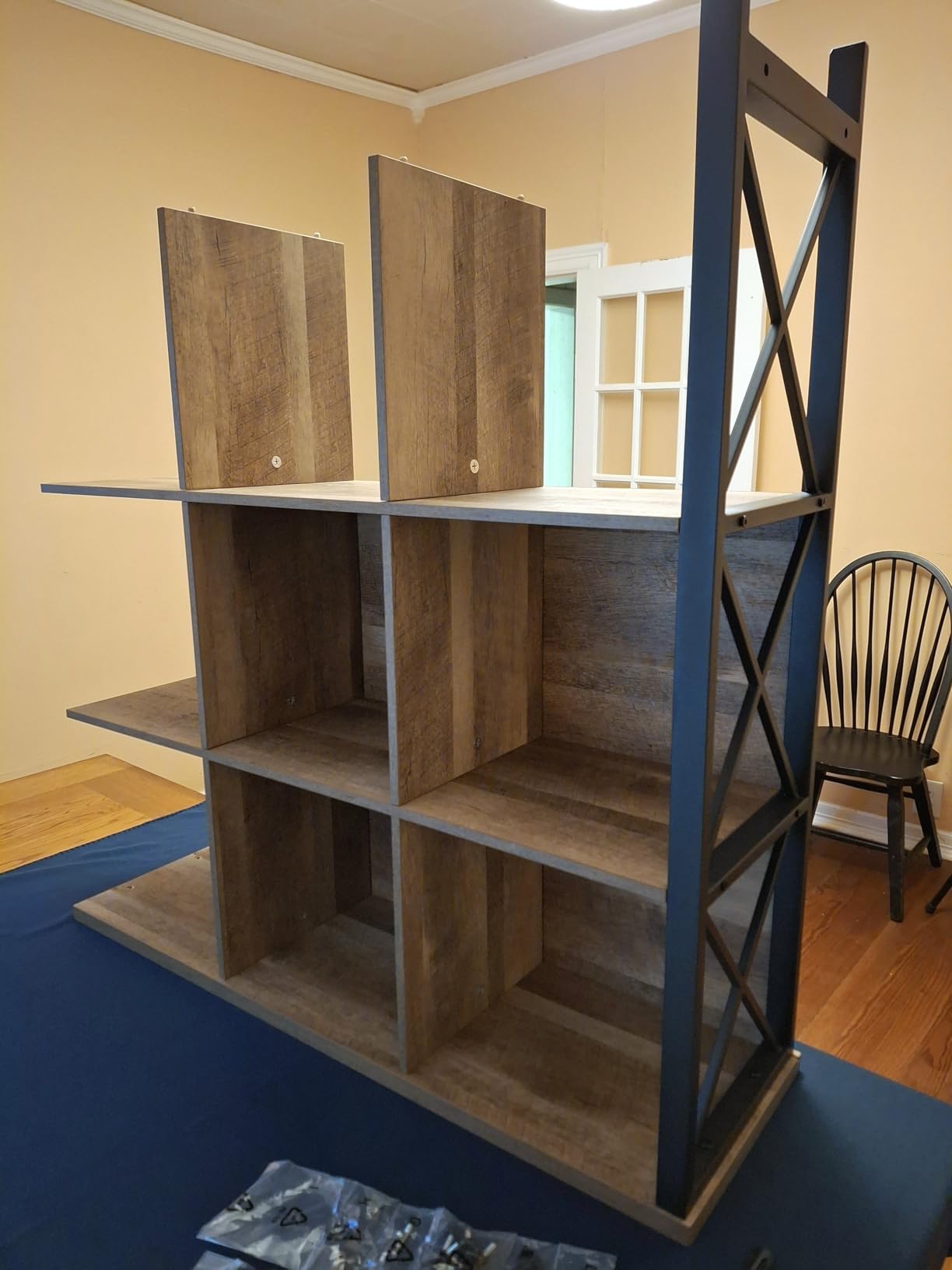 FATORRI Bookshelf with Open and Hidden Storage, 5 Cube Bookcase with 2 Doors, Mid Century Modern Farmhouse Wood Shelf Organizer for Bedrooom, Living Room, Home Office (40.63