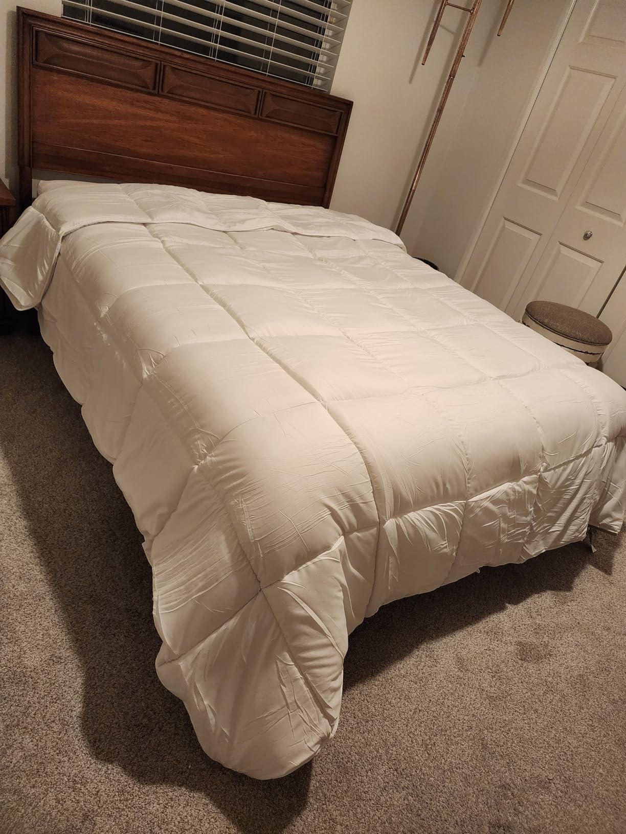 L LOVSOUL Oversize Queen Comforter Down Alternative Duvet Insert,98x98IN customer photo 2