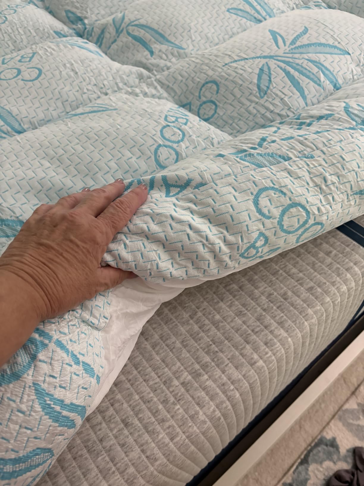 WhatsBedding 5 Inch Air Layer customer photo 1