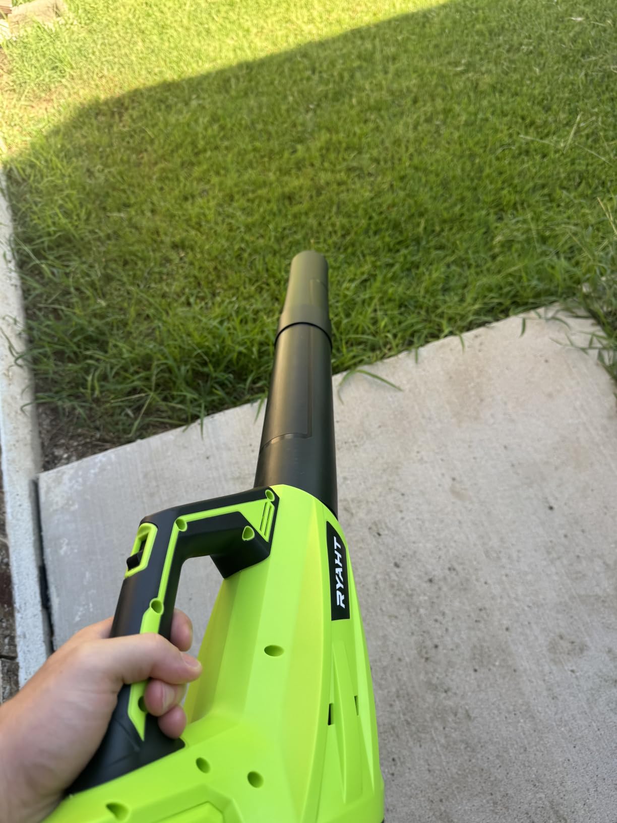 Leaf Blower Cordless, Leaf Blower with Battery and Charger - 2 Speed Modes, 2 Batteries, 20V Powerful Lightweight Electric Blowers for Blowing Leaves, Dust, Lawn Care, Patio Cleaning, Green customer photo 2