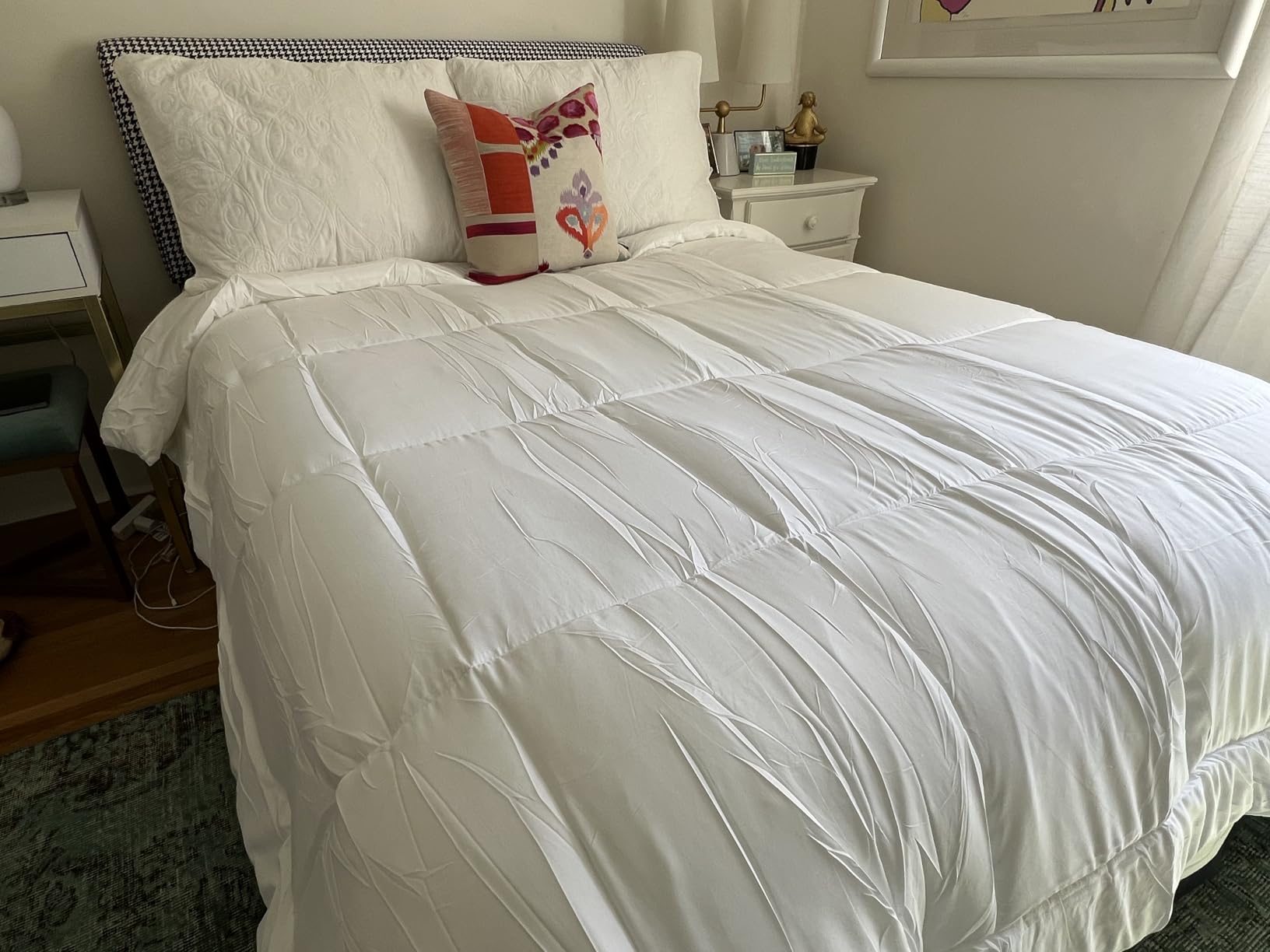 CozyLux Queen Size Duvet Insert, 300GSM Down Alternative Comforter, White customer photo 2