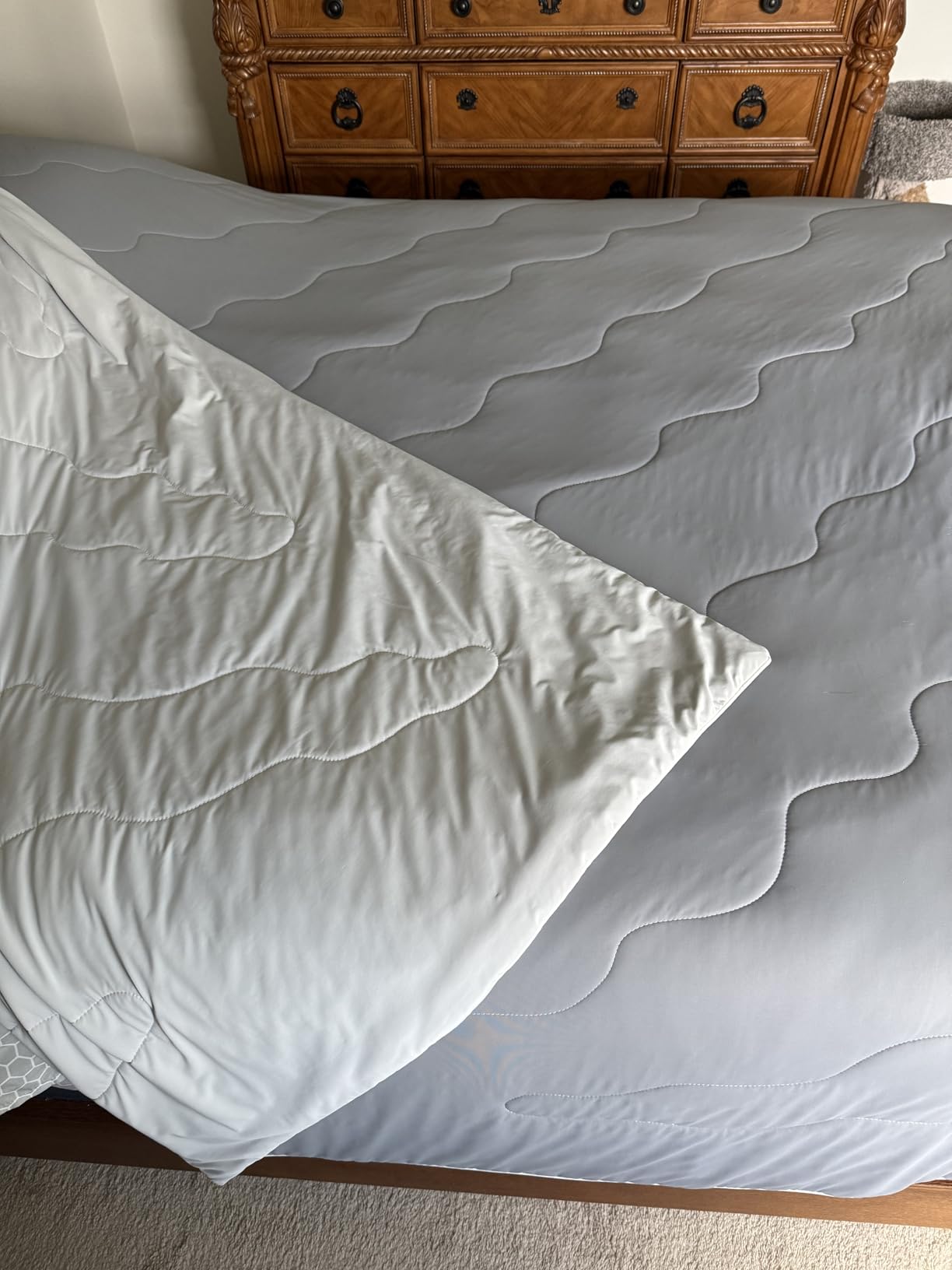 Cooling Blanket for Hot Sleepers & Night Sweats – Cooling Comforter, Breathable Lightweight Double-Sided Summer Bedding, Breathable Soft All Season (Frosty Light Grey, Queen(90